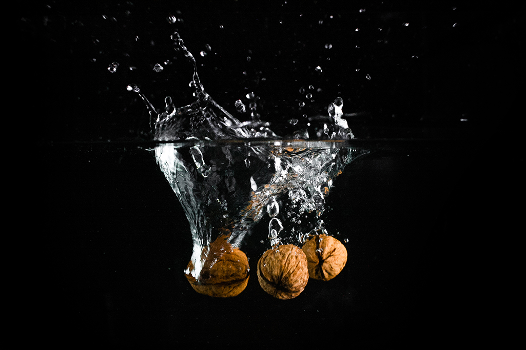 грецкий орех в воде